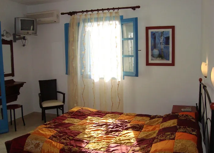 Vakhos Island * Agia Anna (Naxos)